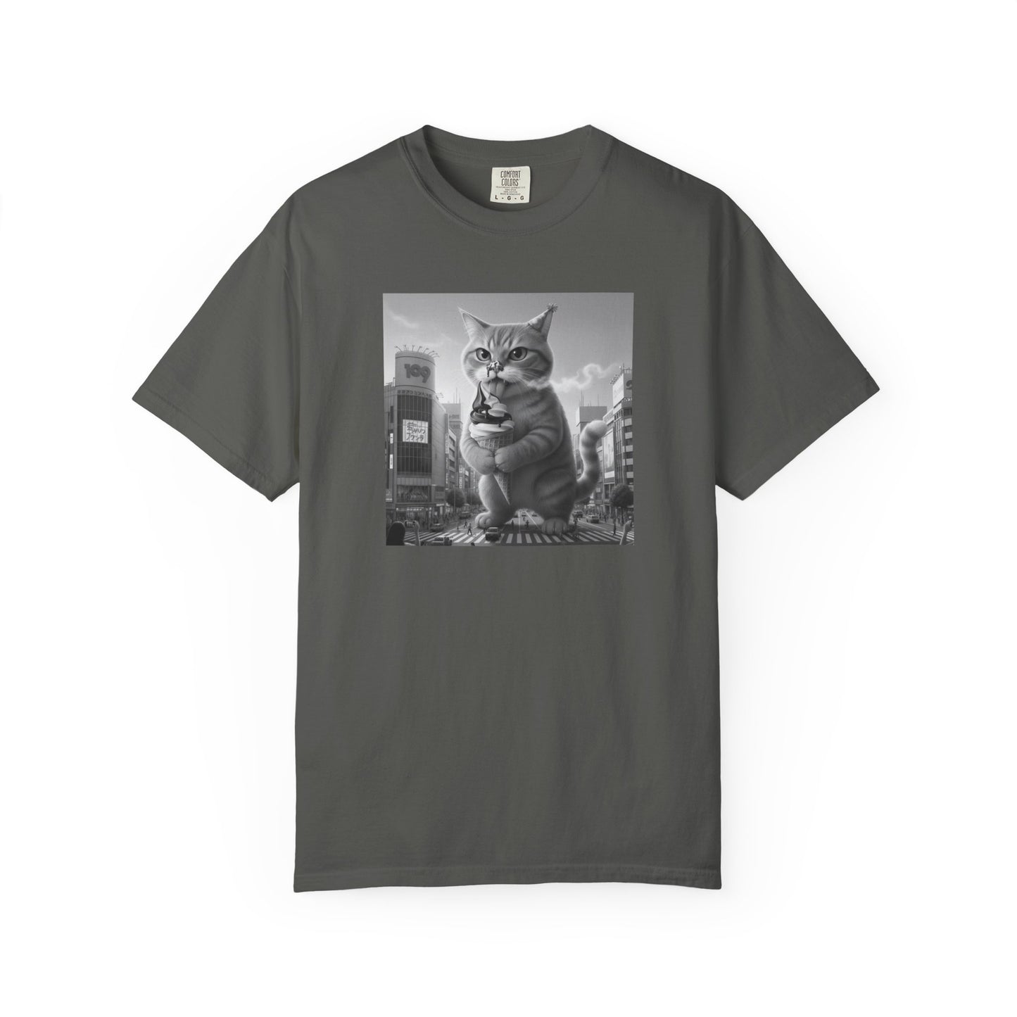 Purr-zilla van Scoop Unisex Garment-Dyed T-shirt
