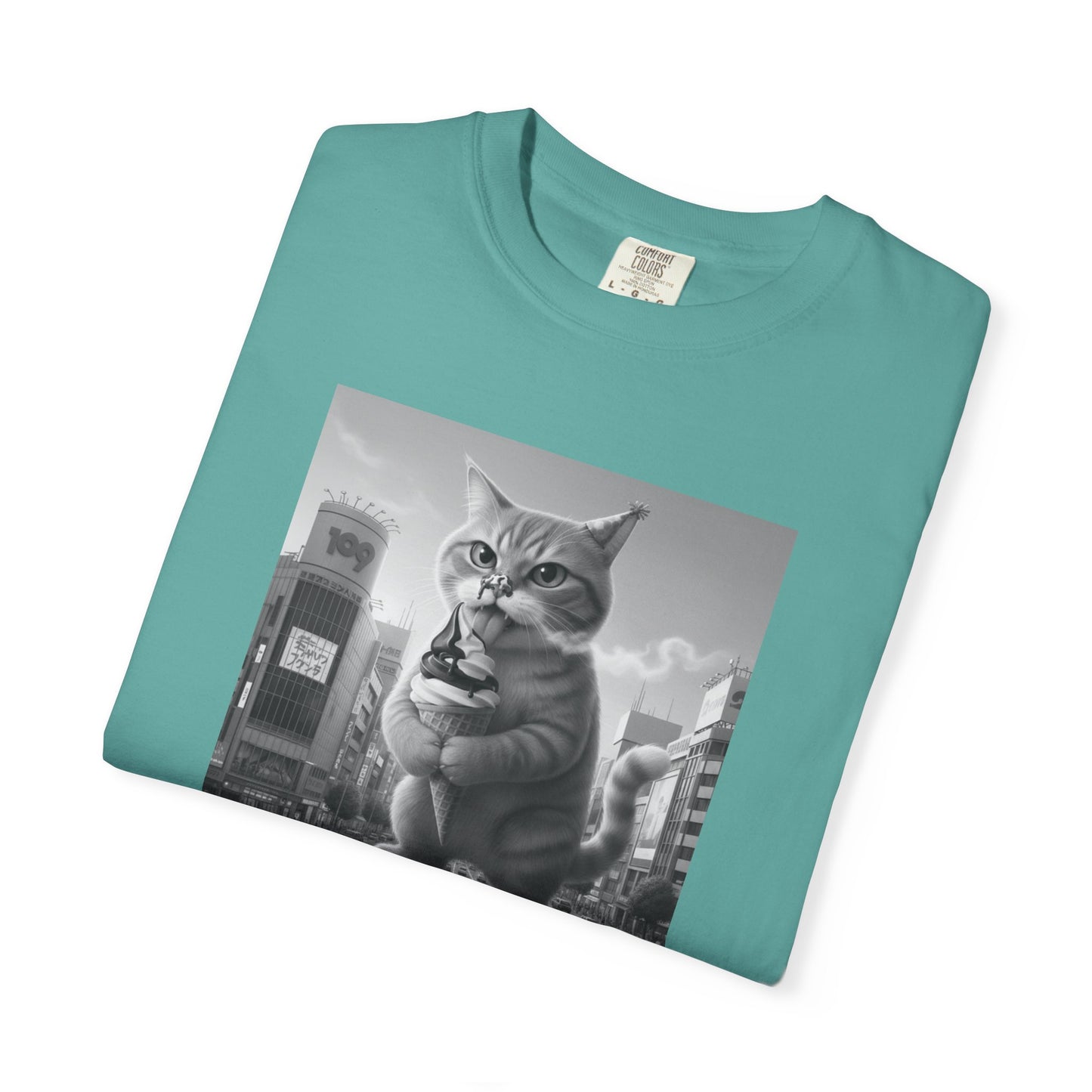 Purr-zilla van Scoop Unisex Garment-Dyed T-shirt