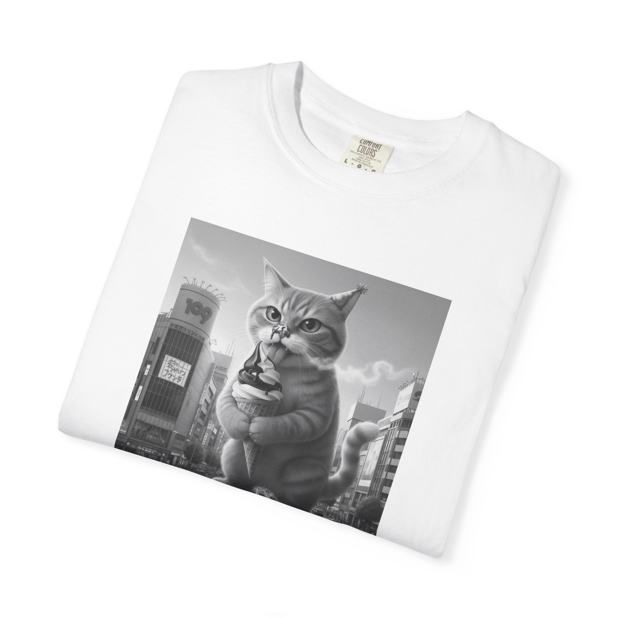 Purr-zilla van Scoop Unisex Garment-Dyed T-shirt