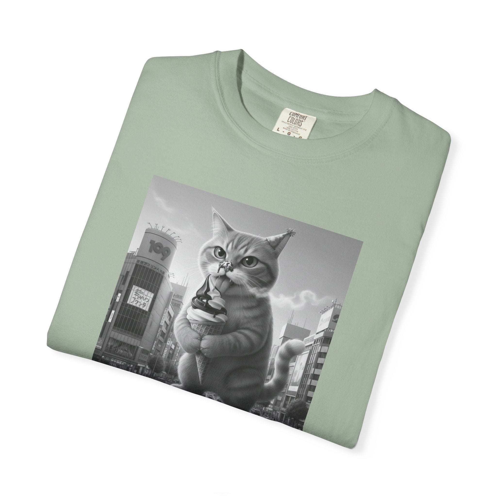 Purr-zilla van Scoop Unisex Garment-Dyed T-shirt
