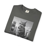 Purr-zilla van Scoop Unisex Garment-Dyed T-shirt