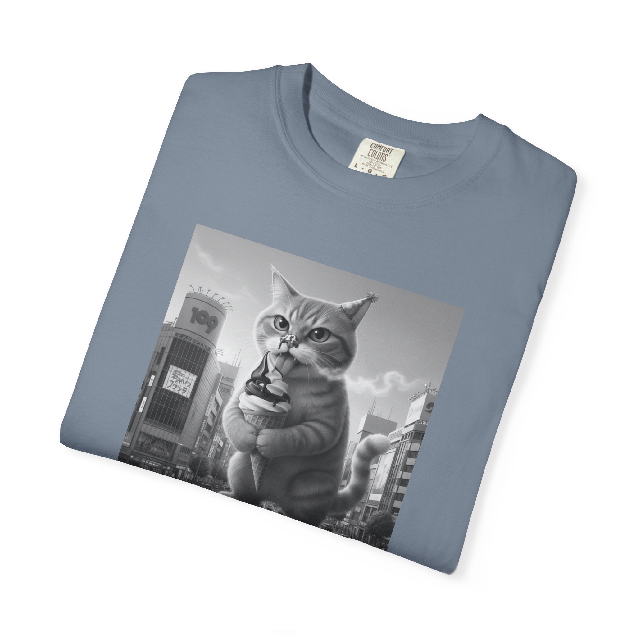 Purr-zilla van Scoop Unisex Garment-Dyed T-shirt